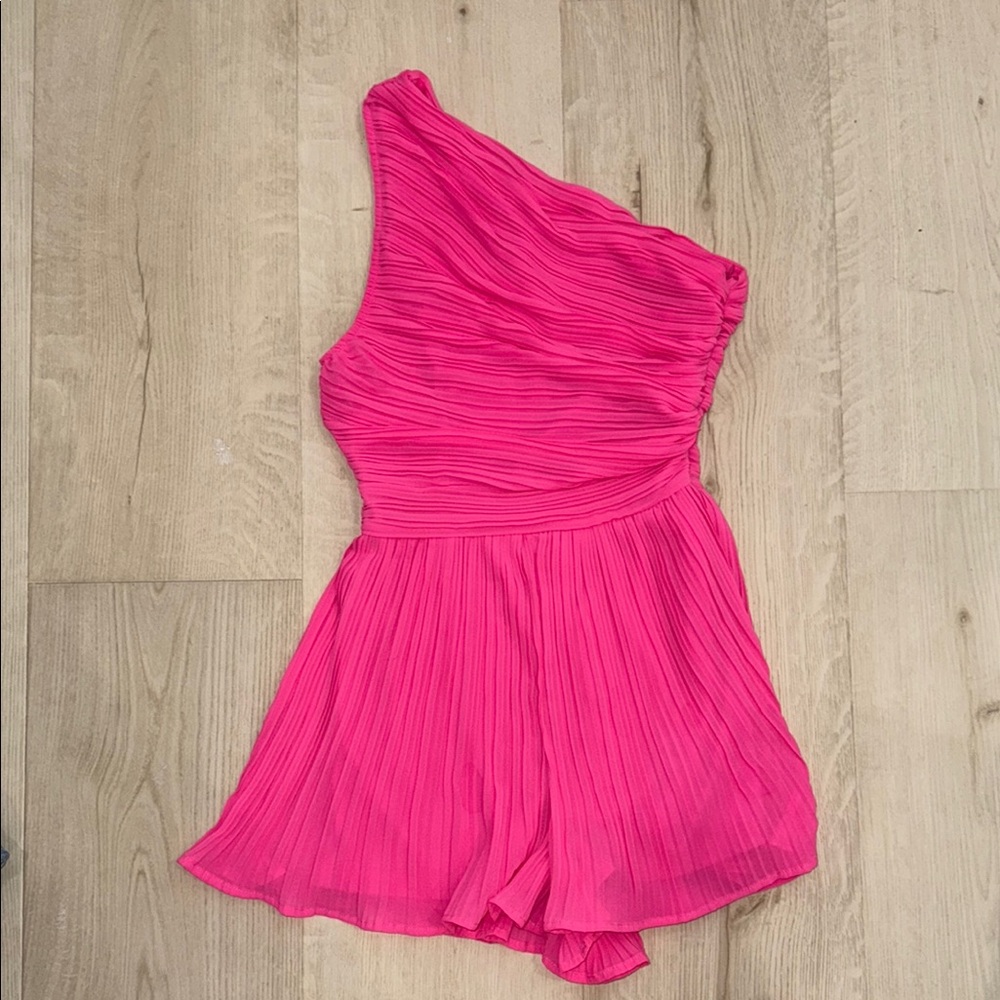 Women’s pink romper. Size small
